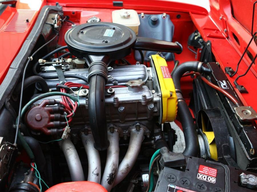 Моторный отсек Fiat Abarth 131 Rally 1976 года  (фото 7 из 9)